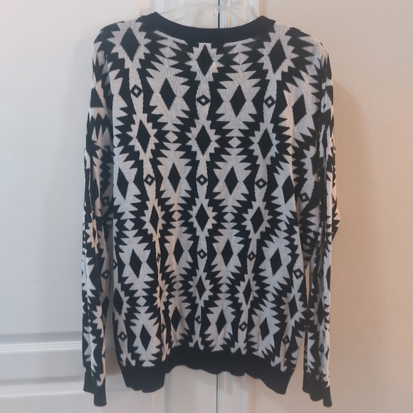 Forever 21 Black and White Longsleeve Pullover Sweater Size Large. - Picture 2 of 10